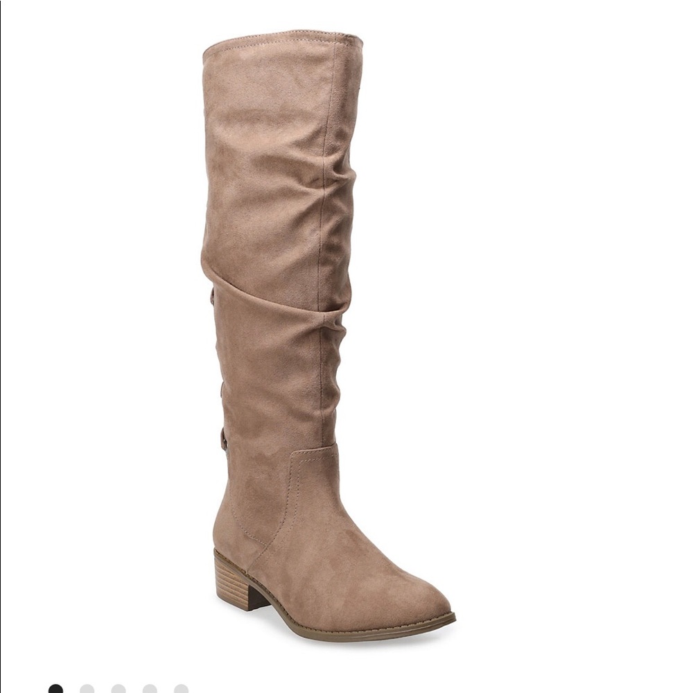 Size 8 NEVER WORN Woman’s knee high Boots